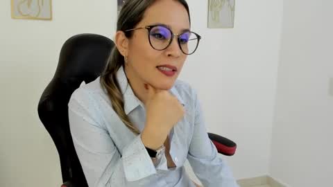 Snapshot of sugar_milff chatting on 12-19-24, 05:18 sugar_milff online show from 12-19-24, 05:18