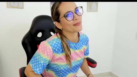 Snapshot of sugar_milff chatting on 01-25-25, 05:40 sugar_milff online show from 01-25-25, 05:40