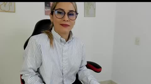Snapshot of sugar_milff chatting on 02-13-25, 02:31 sugar_milff online show from 02-13-25, 02:31