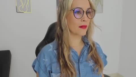 Snapshot of sugar_milff chatting on 09-16-25, 01:23 sugar_milff online show from 09-16-25, 01:23