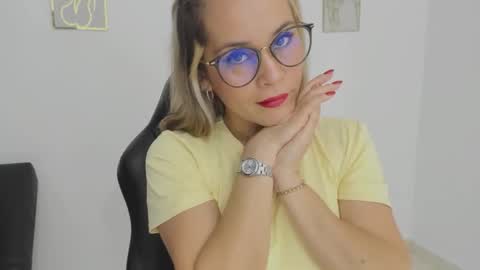 Snapshot of sugar_milff chatting on 09-18-25, 01:57 sugar_milff online show from 09-18-25, 01:57