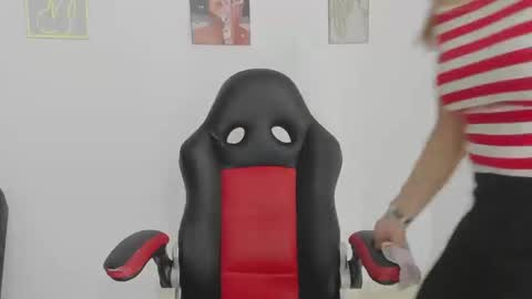Snapshot of sugar_milff chatting on 09-19-25, 03:02 sugar_milff online show from 09-19-25, 03:02