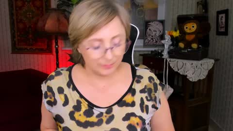 Vivien online show from 01-04-25, 06:09