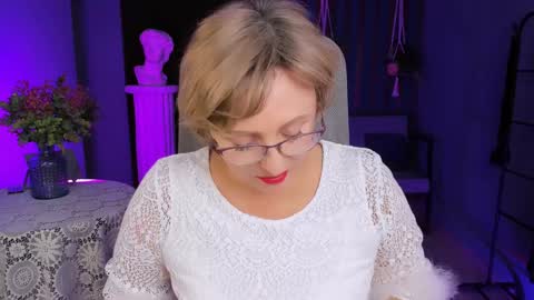 Vivien online show from 01-09-25, 04:06