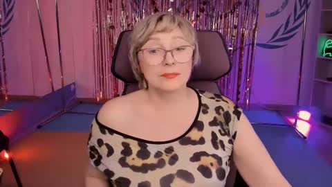 Vivien online show from 02-28-25, 07:25