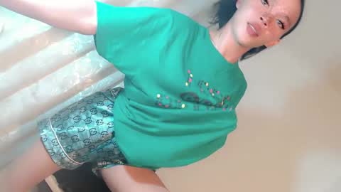 Snapshot of sugarxbaby_ chatting on 01-07-25, 12:20 LoveSugar online show from 01-07-25, 12:20