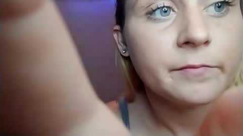 Pretty skye online show from 09-23-25, 04:04