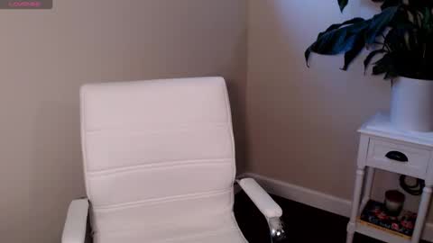 Mia online show from 09-17-25, 01:35