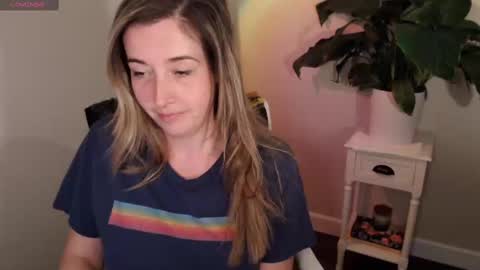 Mia online show from 10-05-25, 11:57