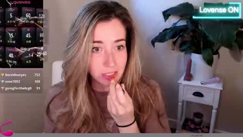 Mia online show from 10-06-25, 01:52