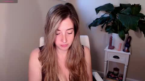 Mia online show from 10-07-25, 02:03