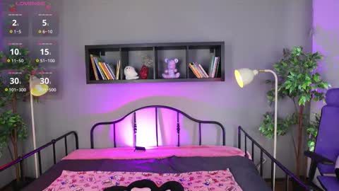 sukini_berry_ online show from 09-17-25, 01:02