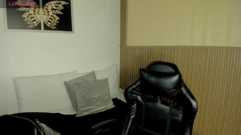Snapshot of summer_night_ chatting on 04-25-26, 01:41 Summer online show from 04-25-26, 01:41