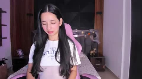 Snapshot of summer_rouge chatting on 10-22-25, 11:32 Summer Rouge online show from 10-22-25, 11:32