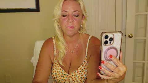 Snapshot of summerishotter chatting on 05-22-26, 11:21 Amber online show from 05-22-26, 11:21