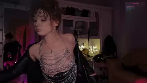 Snapshot of sun_for_you chatting on 07-12-26, 10:01 Miss Nelly online show from 07-12-26, 10:01