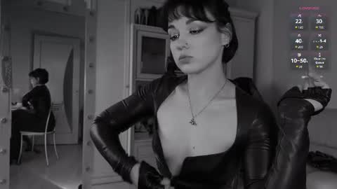 Snapshot of sun_for_you chatting on 08-07-26, 05:37 Miss Nelly online show from 08-07-26, 05:37