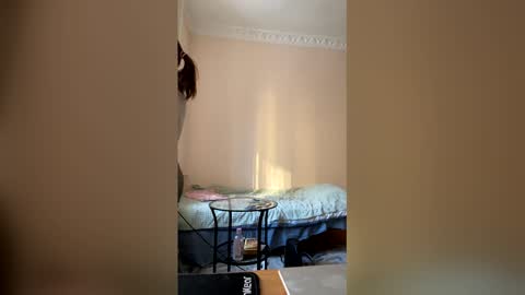 Snapshot of sun_sparkle chatting on 03-04-26, 09:48 Olivia online show from 03-04-26, 09:48