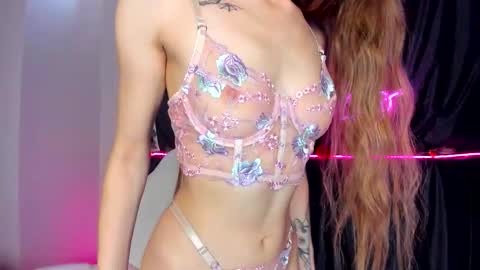 Snapshot of sunbeam181 chatting on 10-10-25, 07:18 Elen online show from 10-10-25, 07:18