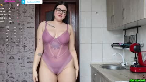 Tina. Im topless model  online show from 01-21-25, 09:03