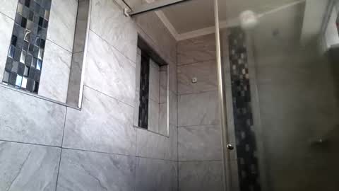 Jeraldine online show from 10-18-25, 06:41