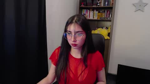 Snapshot of sunflower_uwu chatting on 10-08-25, 02:25 violetta online show from 10-08-25, 02:25