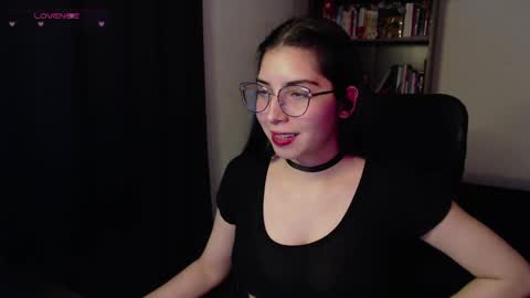 Snapshot of sunflower_uwu chatting on 04-17-26, 11:52 violetta online show from 04-17-26, 11:52