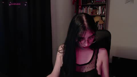 Snapshot of sunflower_uwu chatting on 05-11-26, 12:49 violetta online show from 05-11-26, 12:49