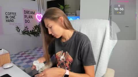 Snapshot of sunlightsofia chatting on 09-25-25, 11:25 Sofia online show from 09-25-25, 11:25