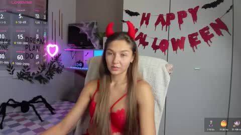 Snapshot of sunlightsofia chatting on 10-27-25, 02:43 Sofia online show from 10-27-25, 02:43