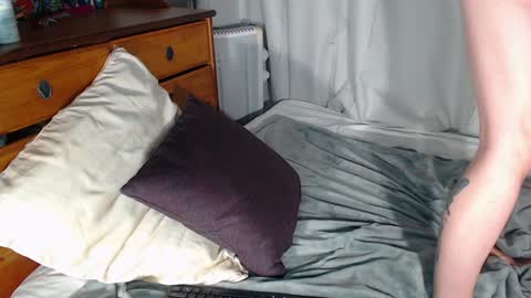 Snapshot of sunloveandwe chatting on 01-20-25, 05:04 Mistress Eve online show from 01-20-25, 05:04