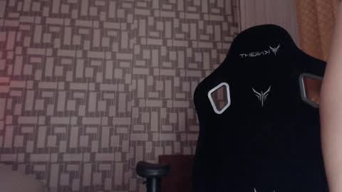 Snapshot of sunloveandwe chatting on 10-18-25, 04:30 Mistress Eve online show from 10-18-25, 04:30