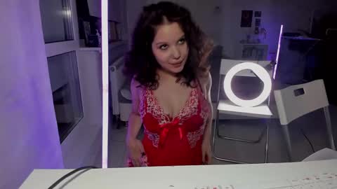 Snapshot of sunlovedamily chatting on 12-18-24, 10:57 Amy online show from 12-18-24, 10:57