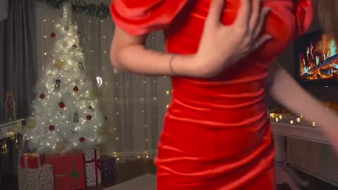 Snapshot of sunnblissett chatting on 12-20-24, 03:42 Kate online show from 12-20-24, 03:42