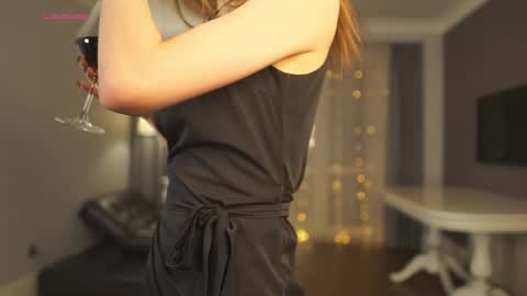 Snapshot of sunnblissett chatting on 03-12-25, 04:46 Kate online show from 03-12-25, 04:46