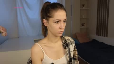 Snapshot of sunnblissett chatting on 10-30-25, 04:03 Kate online show from 10-30-25, 04:03