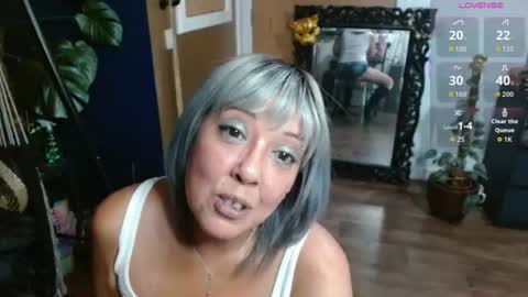 Snapshot of sunni_hottie chatting on 06-17-26, 02:03 Sunni Knight online show from 06-17-26, 02:03