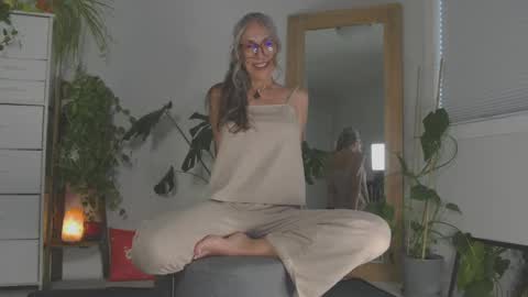 Hi Im Sunnie - Next show Friday August 1 online show from 05-08-26, 10:26