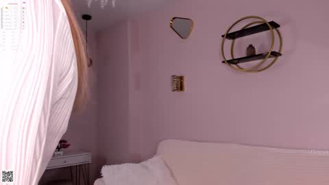 Snapshot of sunnmoonn chatting on 09-15-25, 03:12 Lily online show from 09-15-25, 03:12