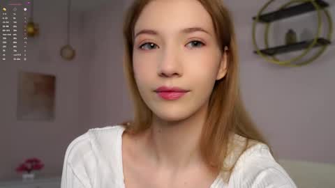 Snapshot of sunnmoonn chatting on 09-19-25, 02:40 Lily online show from 09-19-25, 02:40