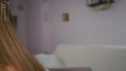 Snapshot of sunnmoonn chatting on 09-26-25, 02:10 Lily online show from 09-26-25, 02:10