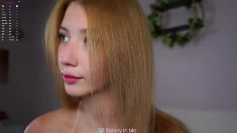 Snapshot of sunnmoonn chatting on 10-15-25, 02:39 Lily online show from 10-15-25, 02:39