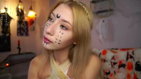 Snapshot of sunnmoonn chatting on 10-29-25, 02:08 Lily online show from 10-29-25, 02:08