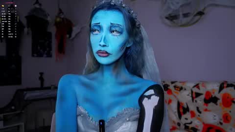 Snapshot of sunnmoonn chatting on 10-31-25, 04:08 Lily online show from 10-31-25, 04:08