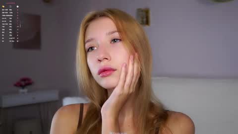 Snapshot of sunnmoonn chatting on 11-02-25, 01:35 Lily online show from 11-02-25, 01:35