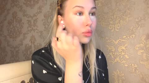 Hello My name is Mary nice to meet you  Telegram cuuutekitten online show from 12-21-25, 09:16