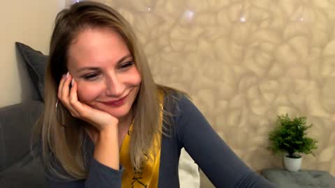 Snapshot of sunny_bunny6 chatting on 12-08-24, 10:47 Naomi online show from 12-08-24, 10:47