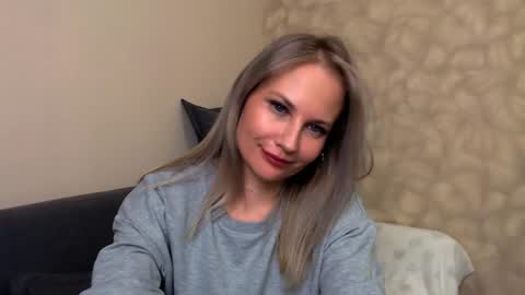 Snapshot of sunny_bunny6 chatting on 12-11-24, 05:04 Naomi online show from 12-11-24, 05:04