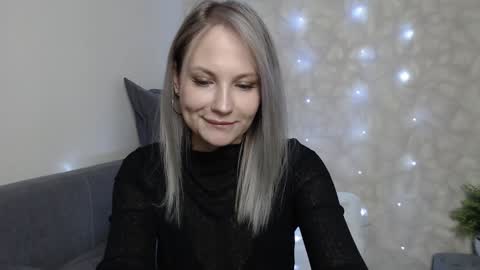 Snapshot of sunny_bunny6 chatting on 12-12-24, 09:04 Naomi online show from 12-12-24, 09:04