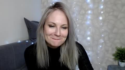 Snapshot of sunny_bunny6 chatting on 12-13-24, 12:09 Naomi online show from 12-13-24, 12:09